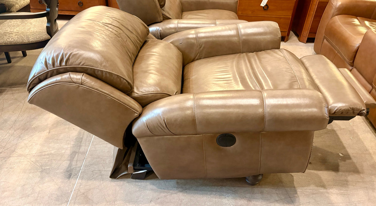 Smith Brothers Power Recliner