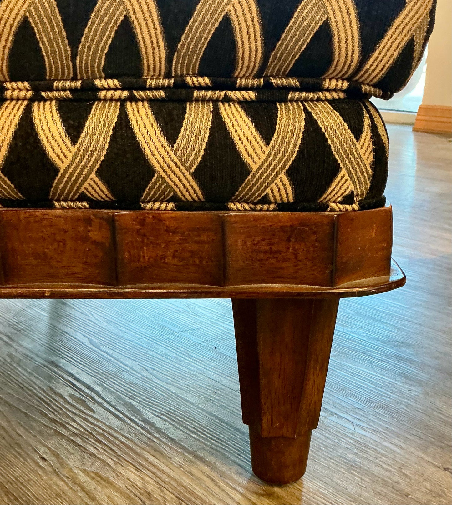Chair w/Ottoman