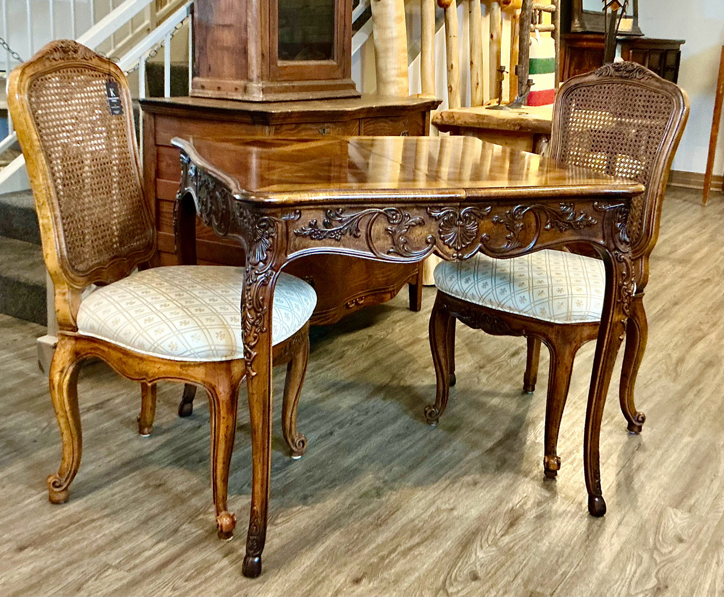 HENREDON Table & 2 Chairs