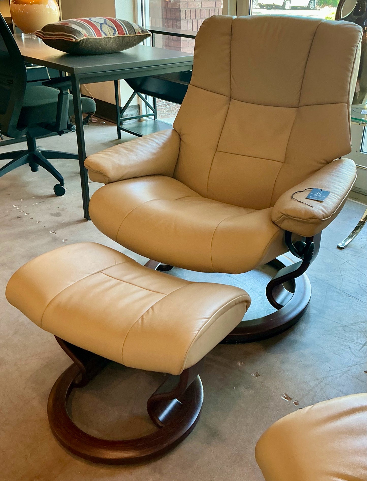 Stressless Chair w/Ottoman