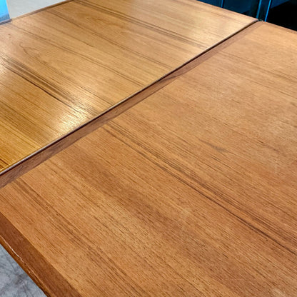 Made in Denmark Table & 5 Chairs