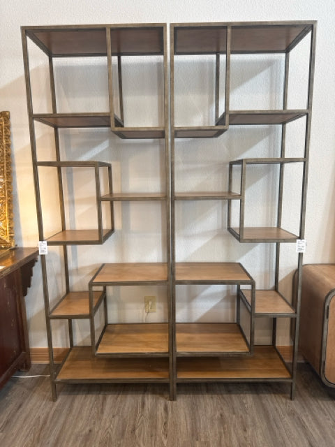 Universal Furniture Etagare