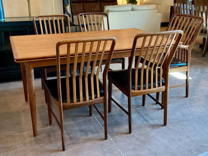 Made in Denmark Table & 5 Chairs