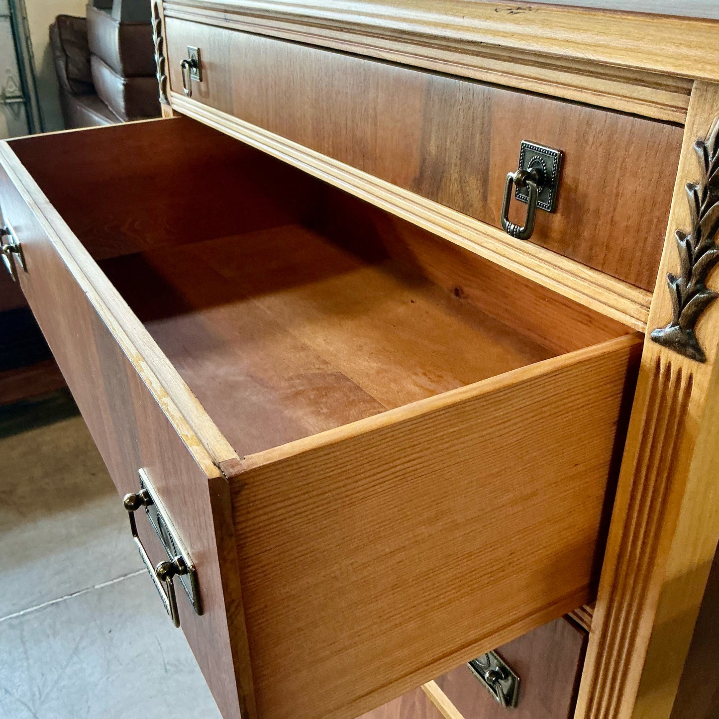 Dresser