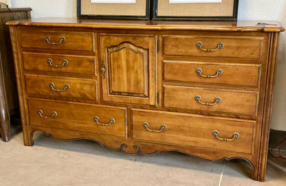 Etyjhan Allen Dresser
