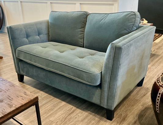 Vista Loveseat