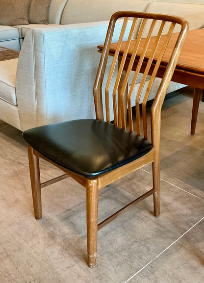 Made in Denmark Table & 5 Chairs