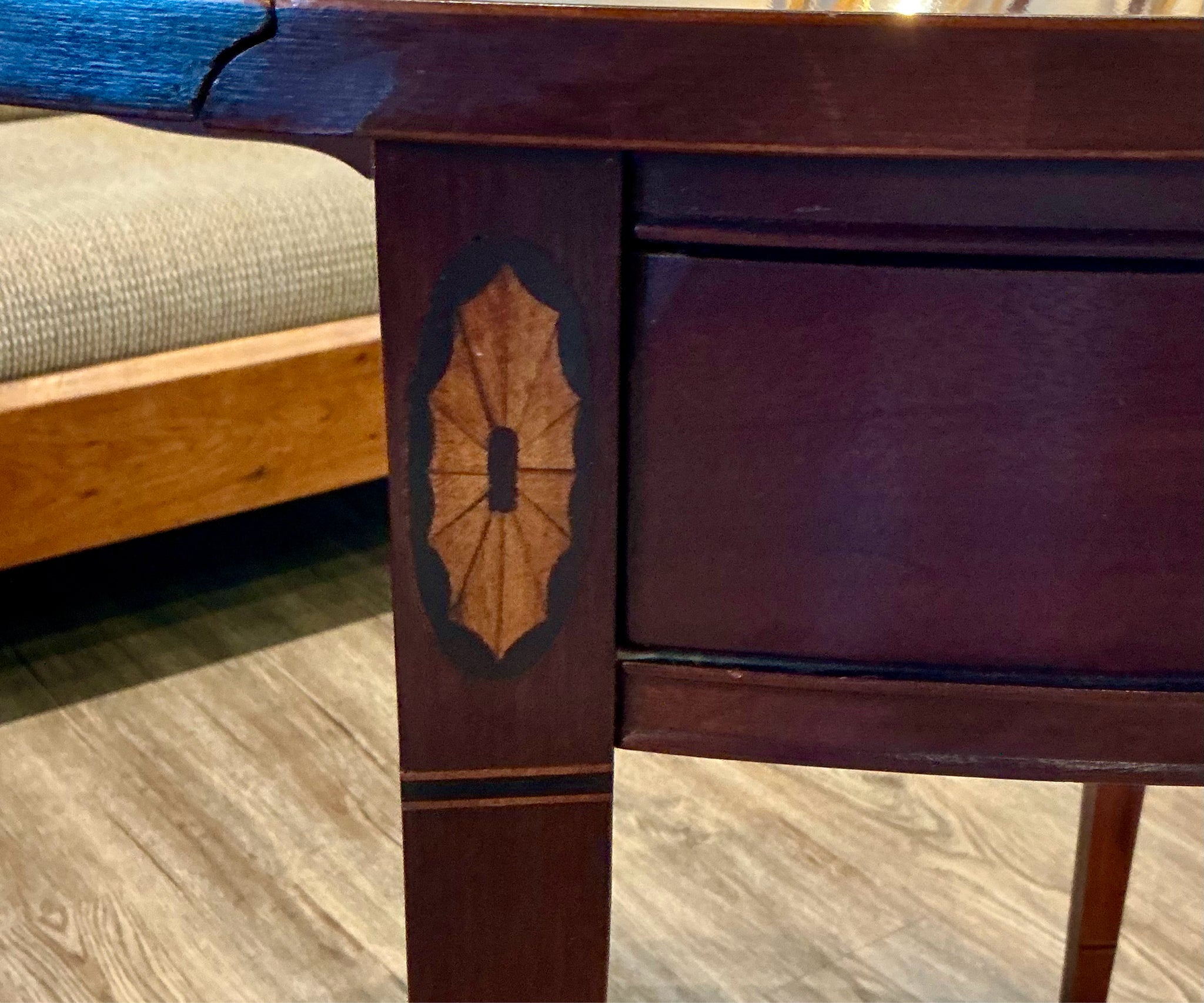Hickory Chair サイドテーブル　アンティーク　送料込み Hickory Chair Co Side Table – consignmyfurniture