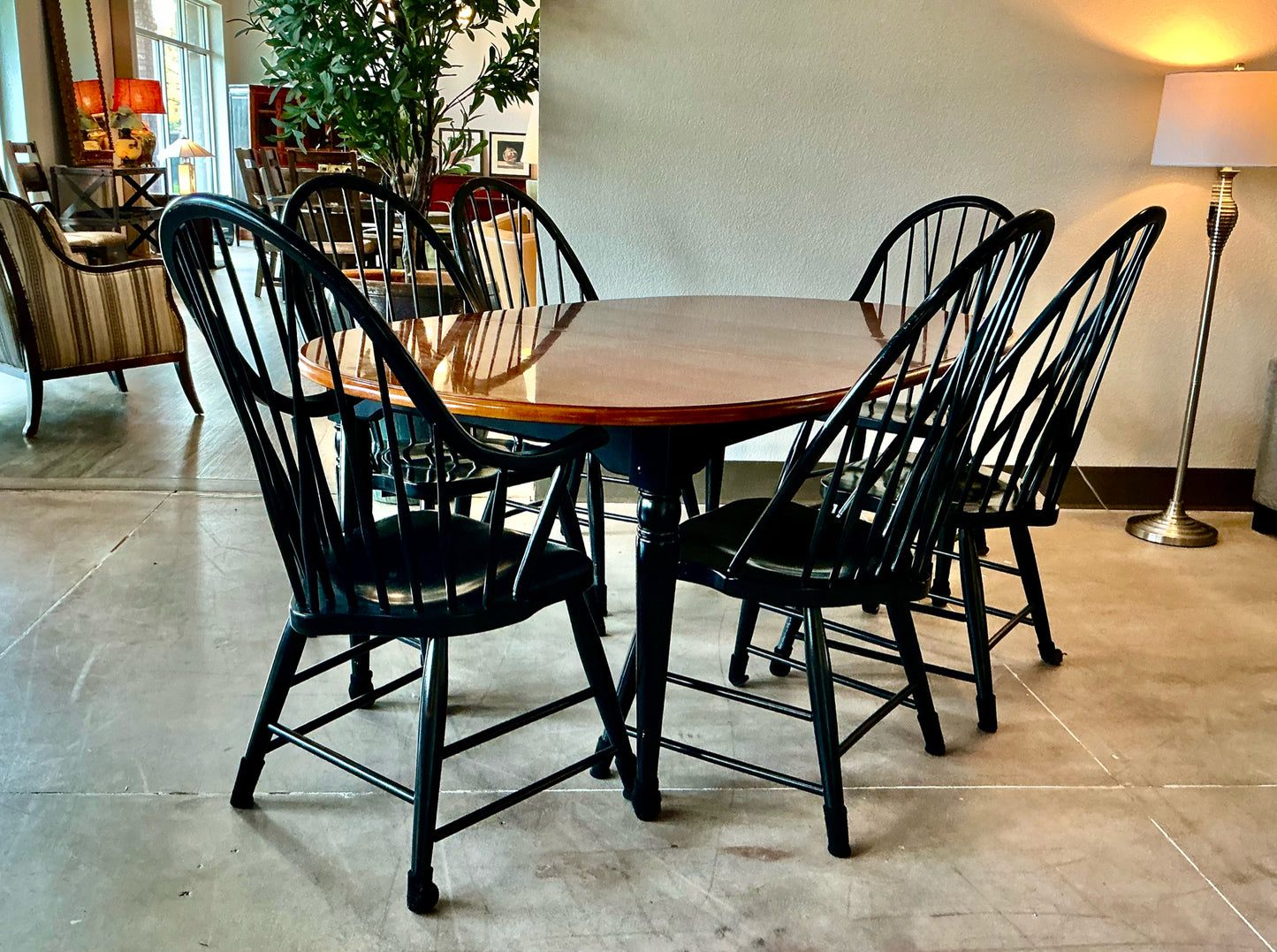 Thomasville Dining Table & Chairs