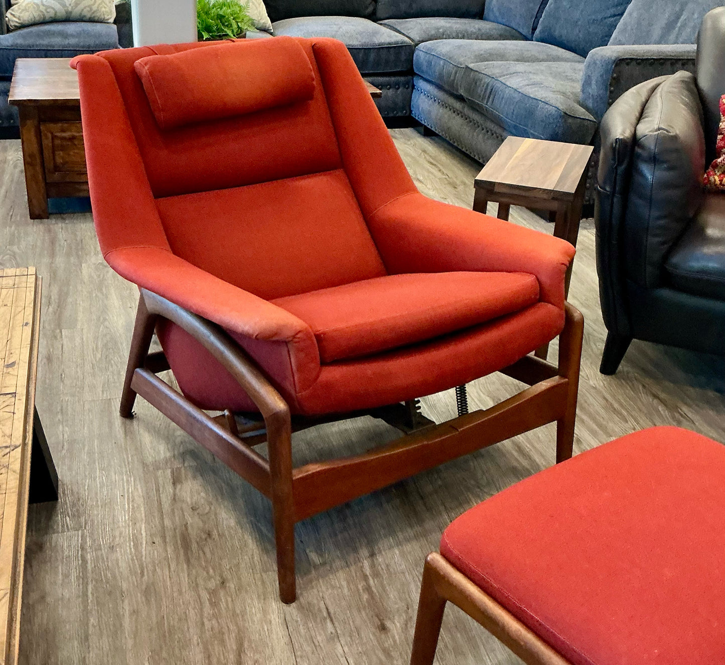 Dux 'Profil' Lounge Chair and Ottoman