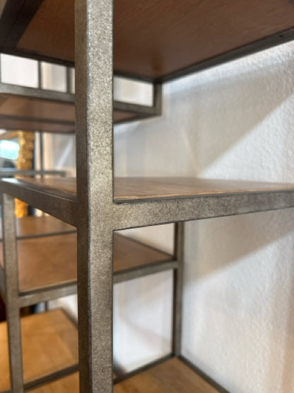 Universal Furniture Etagare