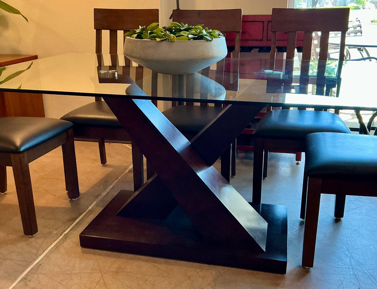 Table & 8 Chairs