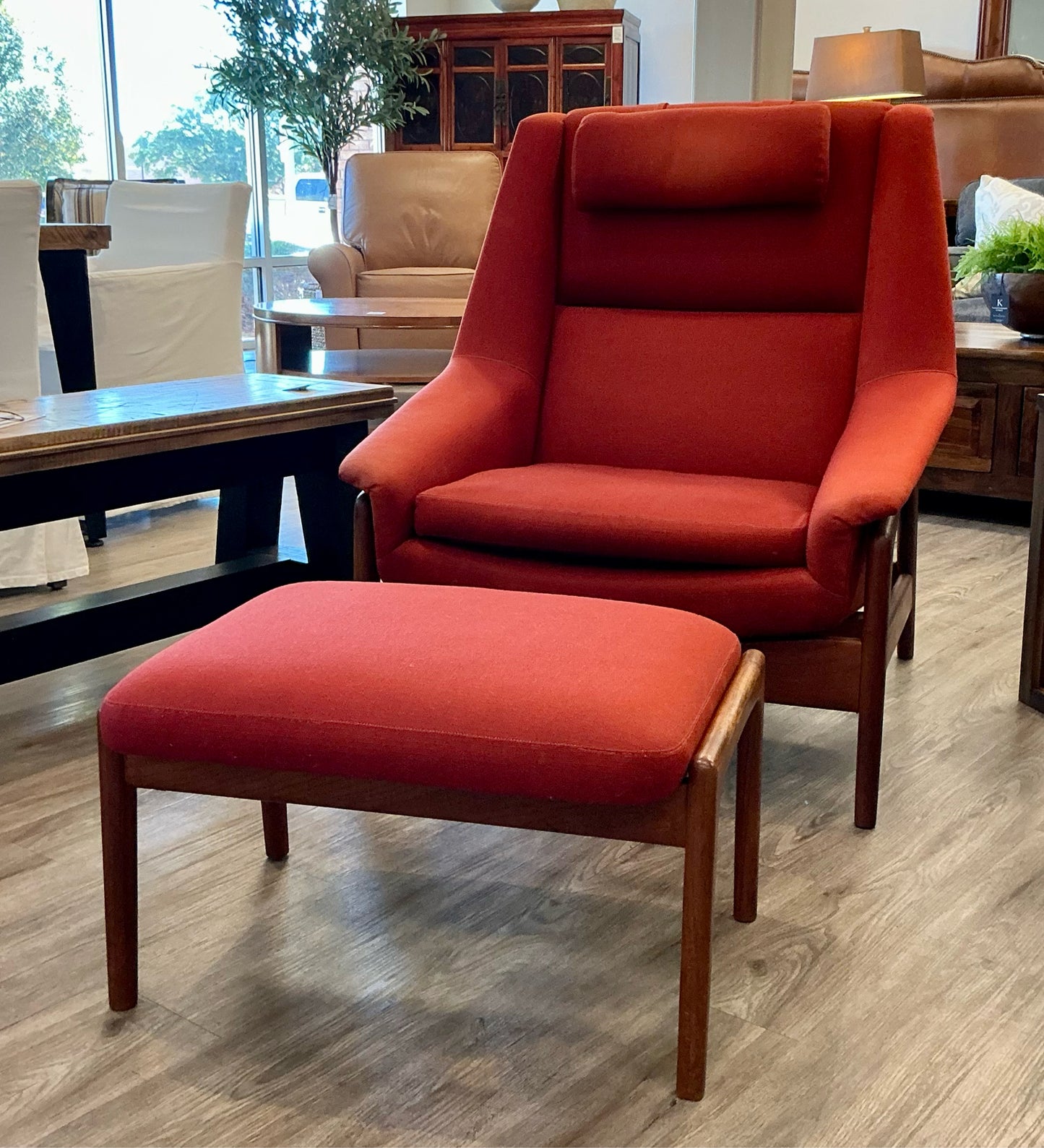 Dux 'Profil' Lounge Chair and Ottoman