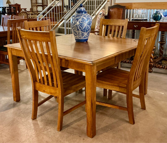Woodley's Dining Table & Chairs