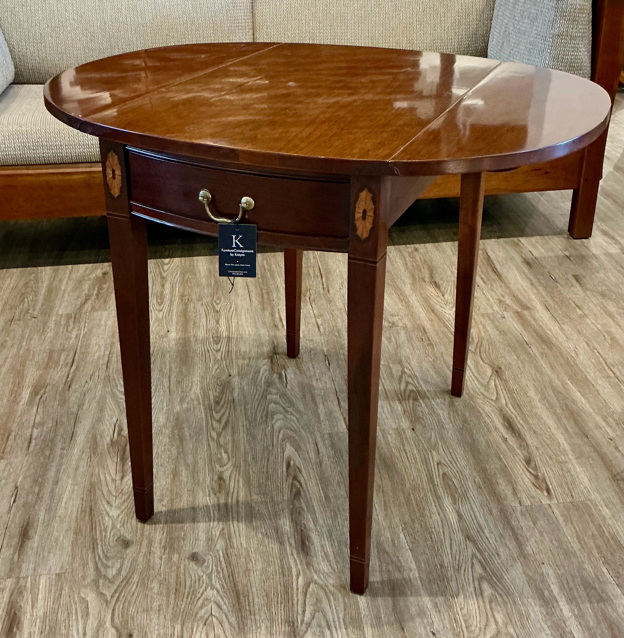 Hickory Chair Co Side Table – consignmyfurniture