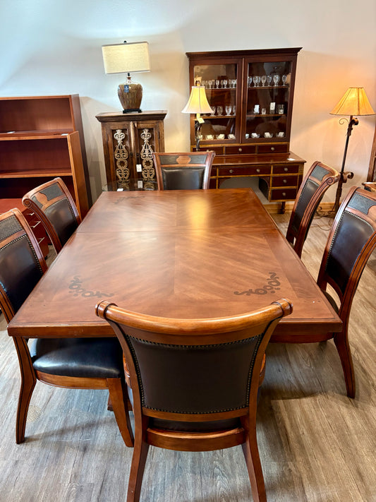 Table & 6 chairs