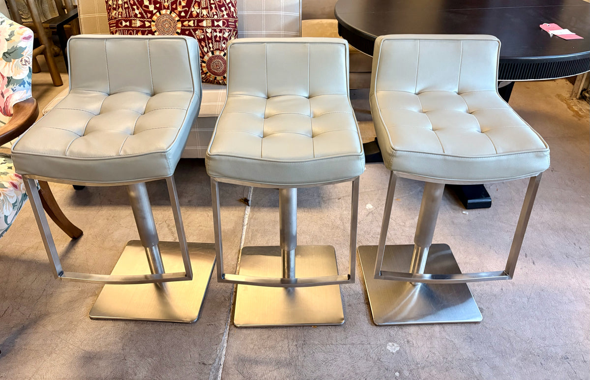 Safavieh Stool