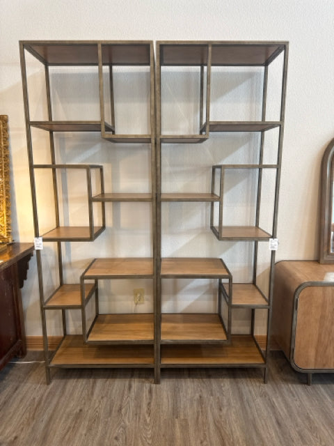 Universal Furniture Etagare