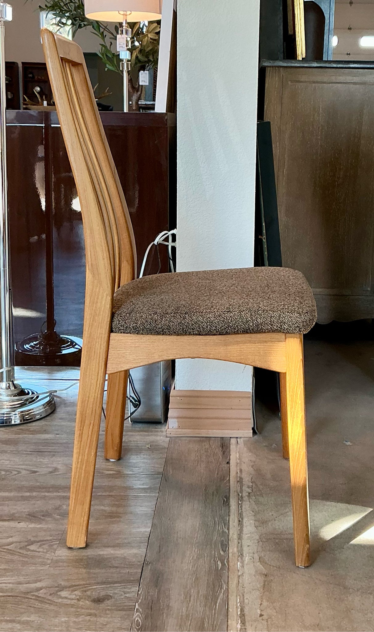 Benny Linden ダイニングチェアー　椅子 Benny Linden Chair – consignmyfurniture