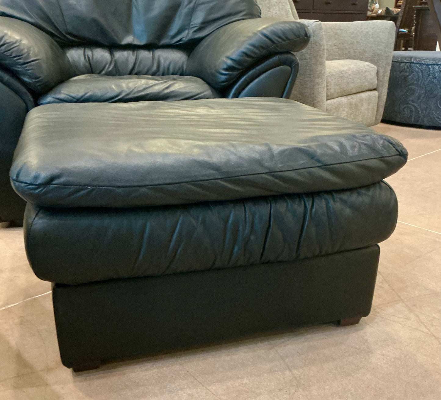 Chair w/Ottoman