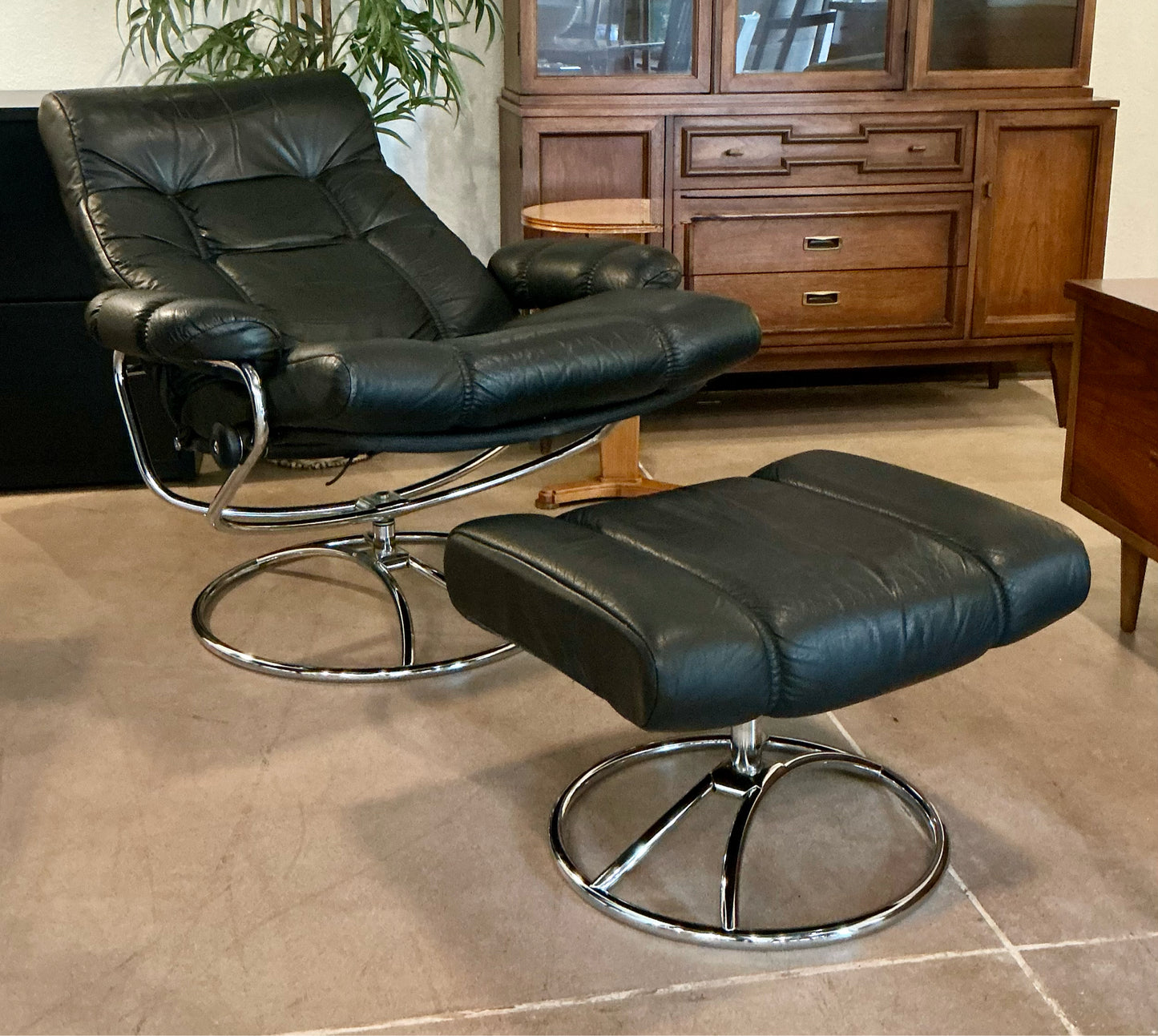 Vintage Ekornes Chair w/Ottoman