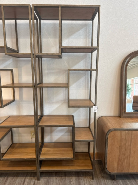 Universal Furniture Etagare