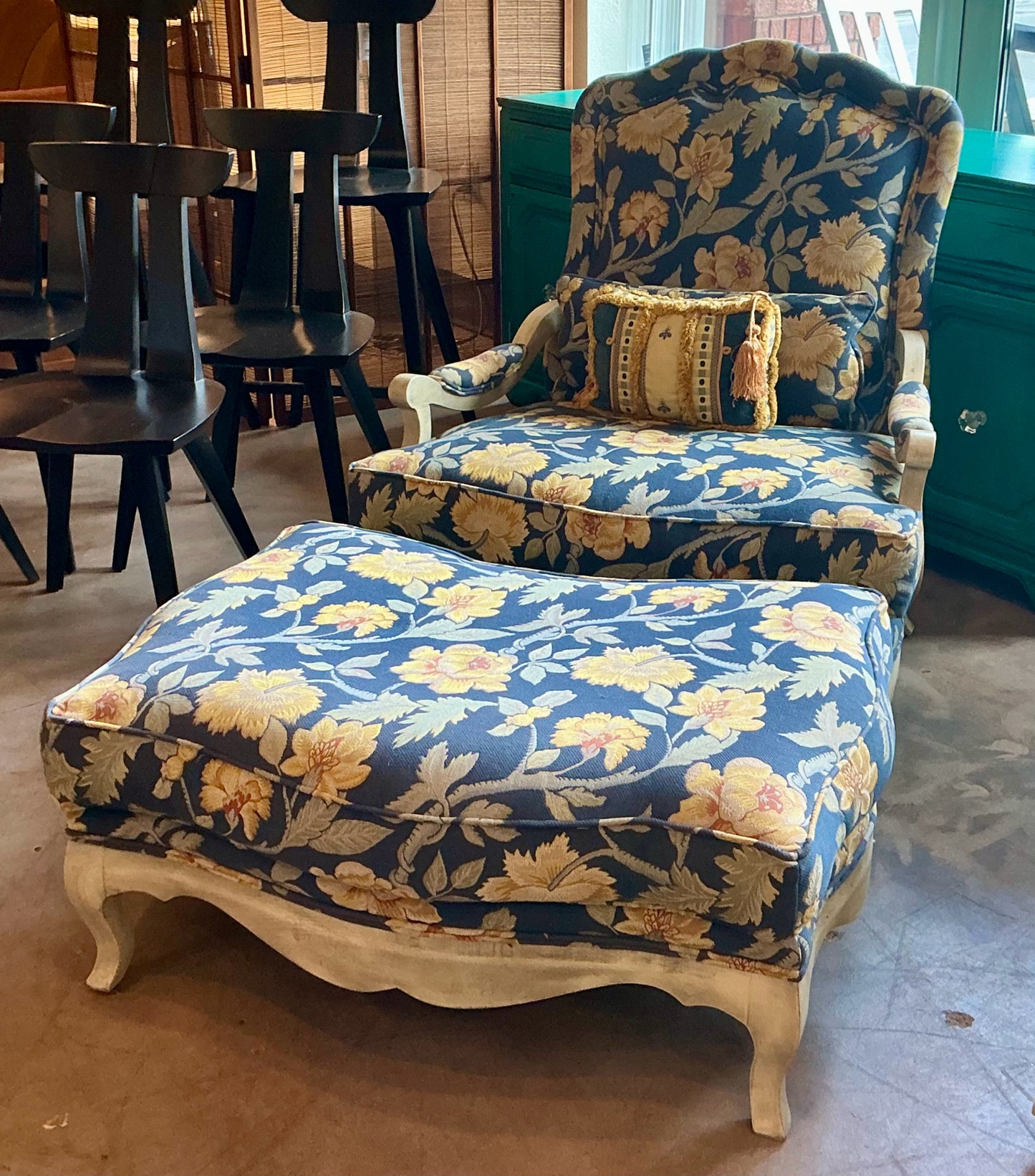 Chair w/Ottoman