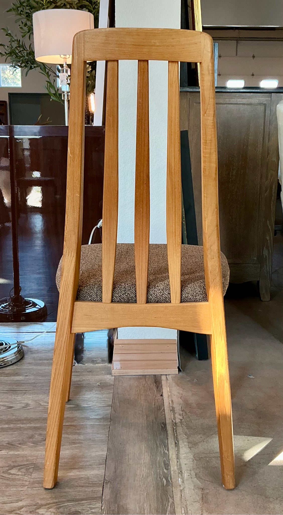 Benny Linden Chair – consignmyfurniture