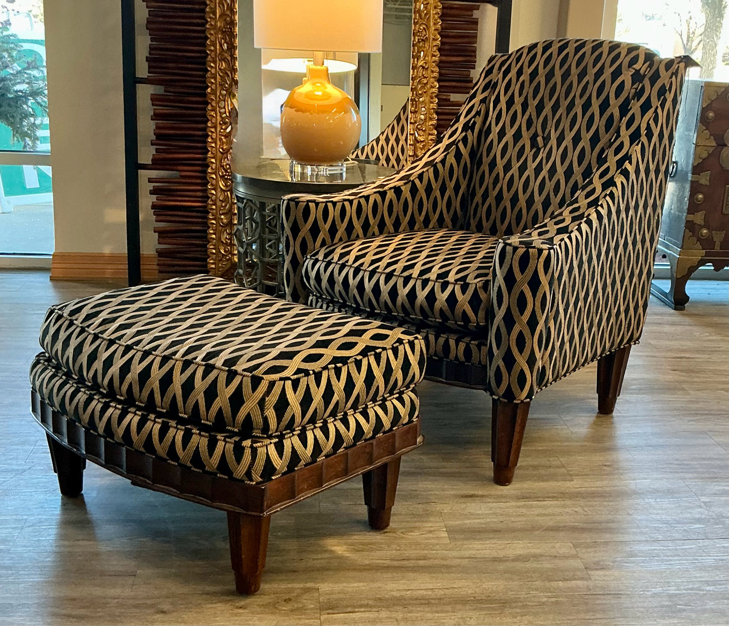 Chair w/Ottoman