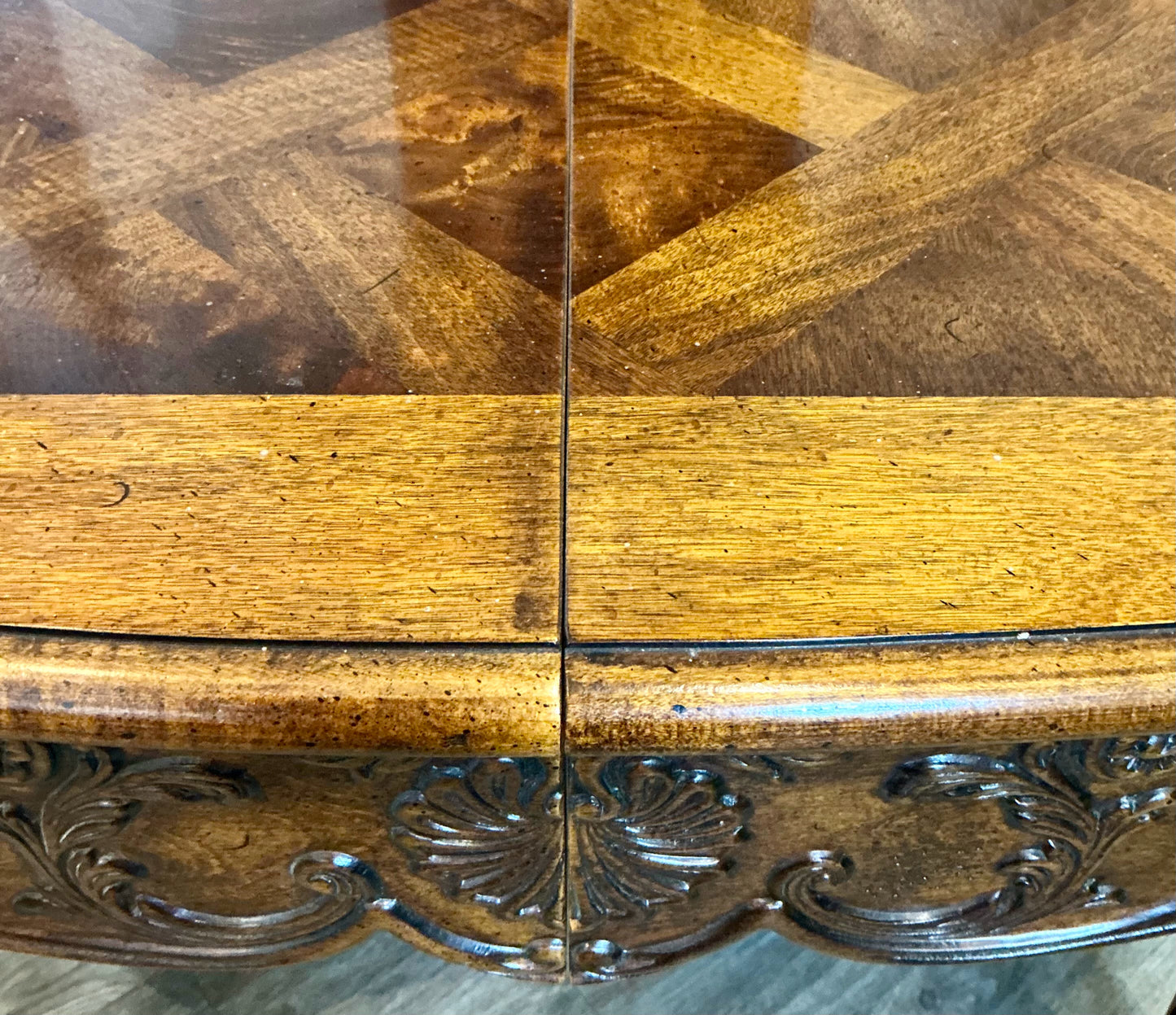 HENREDON Table & 2 Chairs