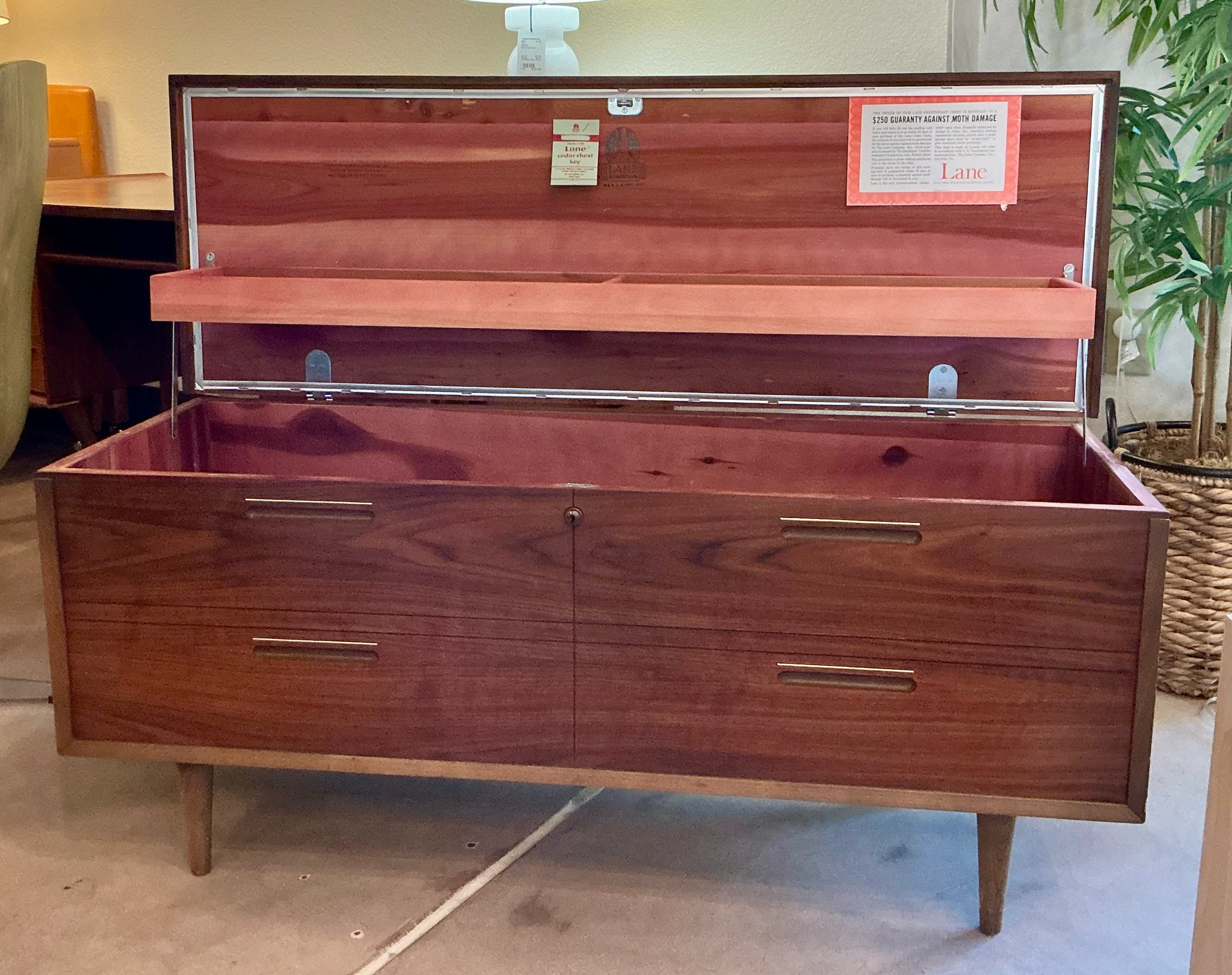 Large Lane Cedar Chest - Thumbnail 4