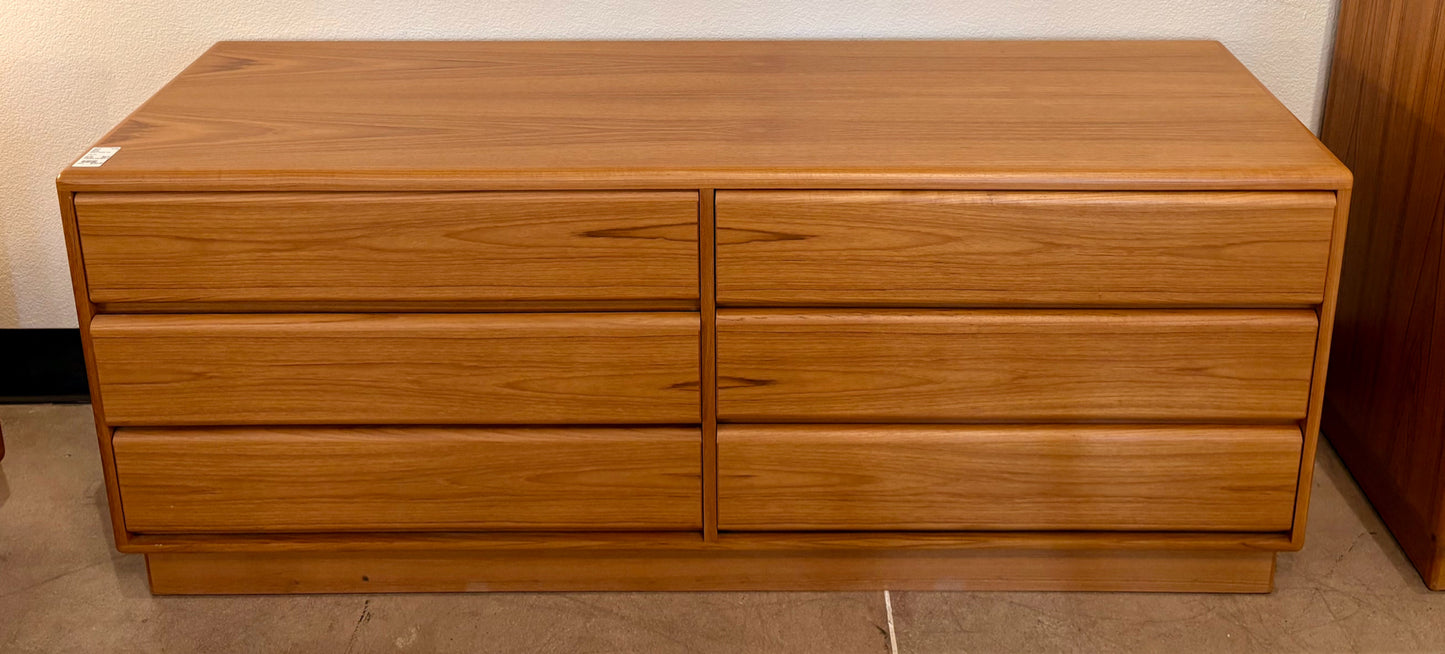 Mobican Dresser